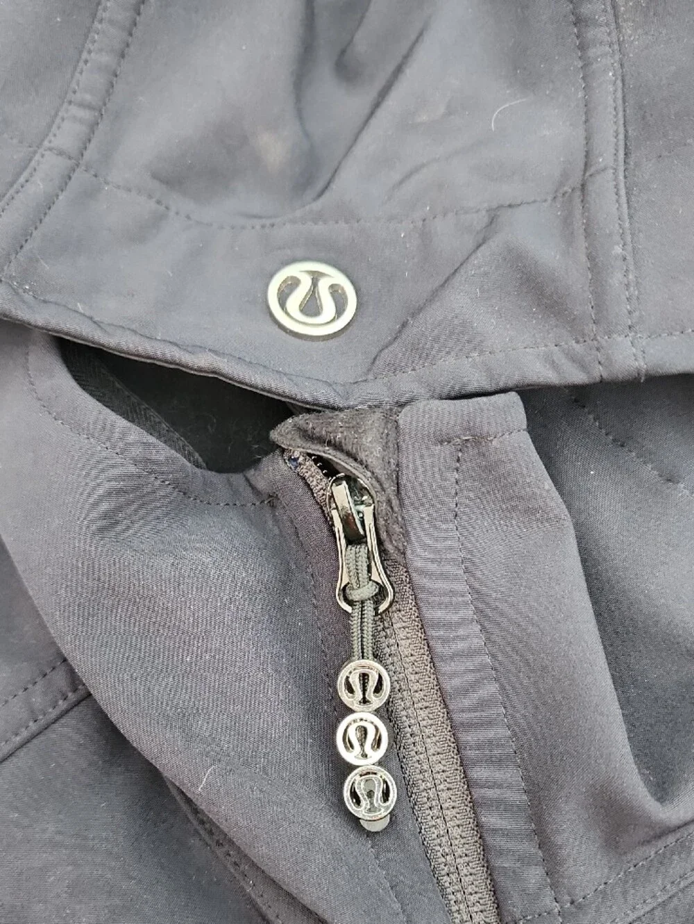 Lululemon Women’s Black Hooded Softshell Jacket size 8